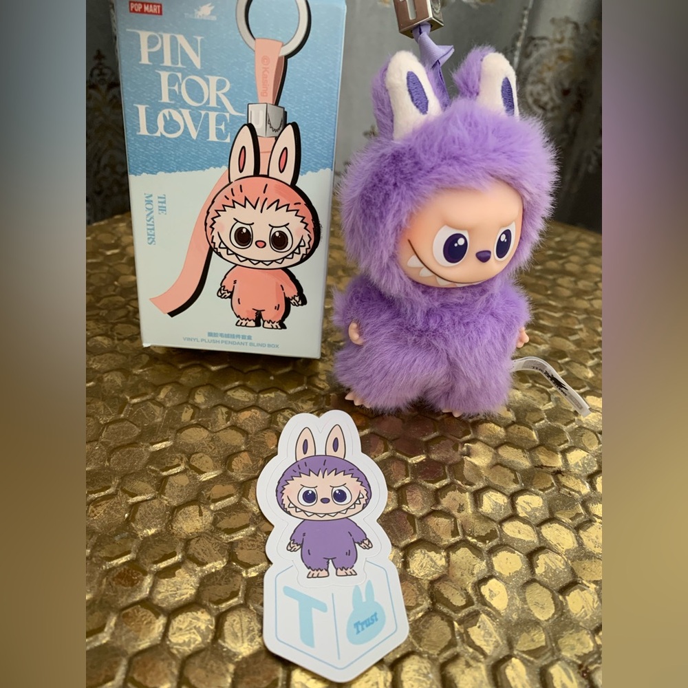 POPMART The Monsters Pin For Love Series-Vinyl Plush Pendant Trust (T) - Picture 5 of 5